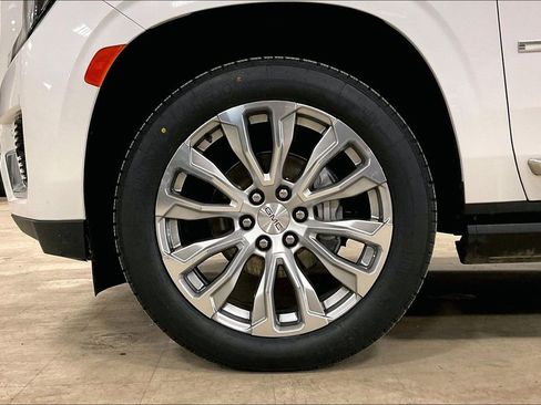 Used 2023 GMC Yukon Denali w/ LPO, Floor Liner Package AWD/4WD image 9