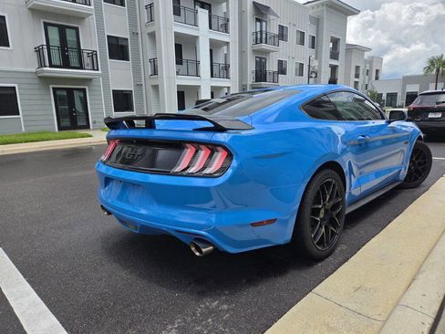 Used 2017 Ford Mustang GT RWD image 6