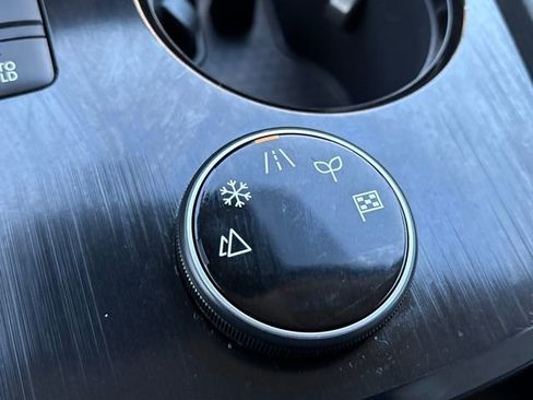 Certified 2022 Nissan Rogue SV image 17