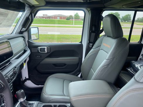 New 2026 Jeep Gladiator Mojave AWD/4WD image 18
