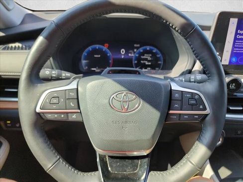 Used 2025 Toyota Grand Highlander AWD image 16