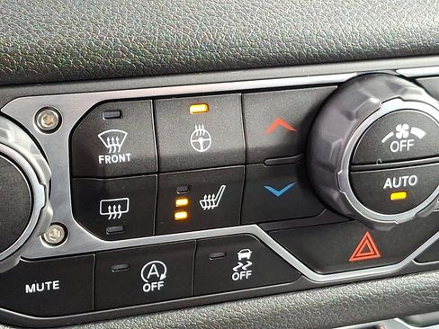 Certified 2024 Jeep Gladiator Sport image 23