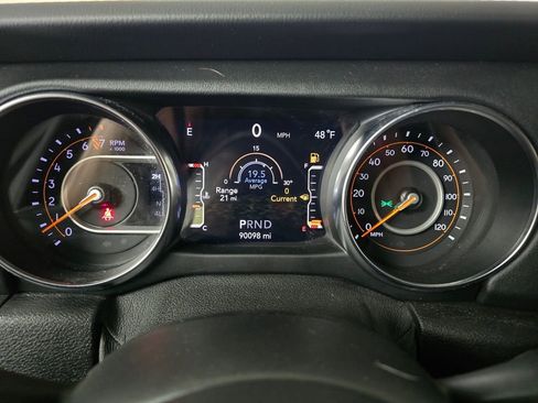 Used 2021 Jeep Wrangler Unlimited Sahara image 28