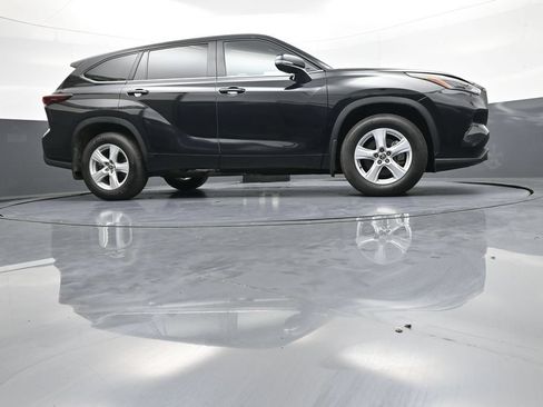 Certified 2025 Toyota Highlander LE AWD/4WD image 30
