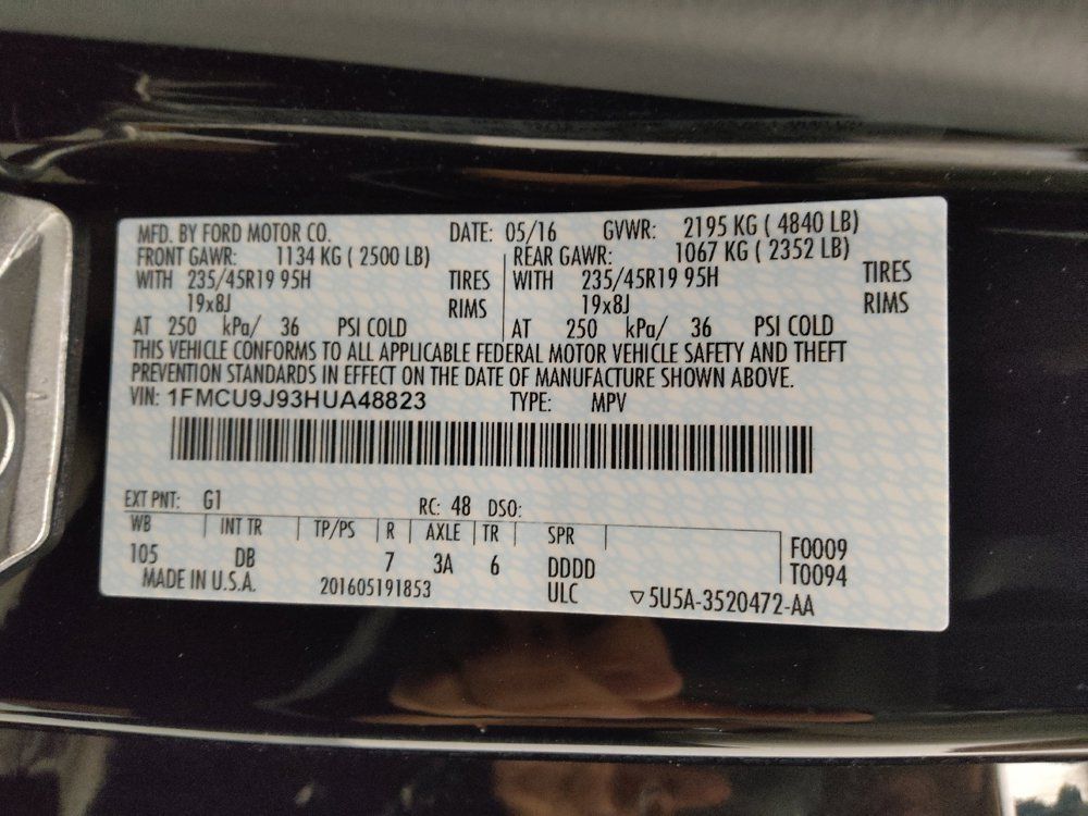 Used 2017 Ford Escape Titanium w/ Equipment Group 301A AWD/4WD image 33