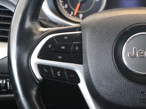 Used 2018 Jeep Cherokee Trailhawk AWD/4WD image 11