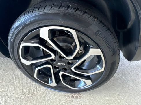 Used 2024 Chevrolet Trax RS w/ Sunroof Package FWD image 37
