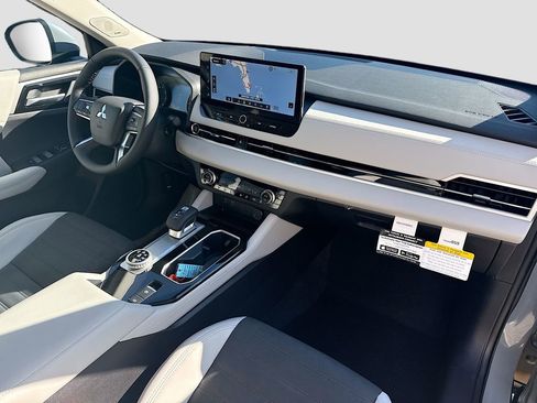 New 2026 Mitsubishi Outlander SE image 29