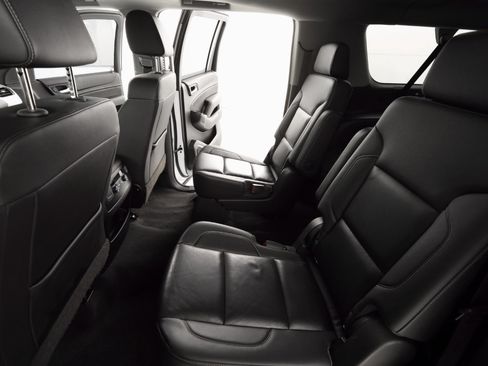 Used 2020 Chevrolet Suburban Premier image 29