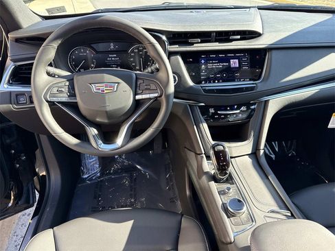 Used 2025 Cadillac XT6 Luxury image 20