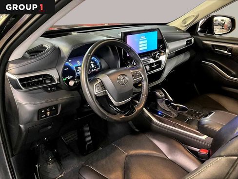 Used 2024 Toyota Highlander Platinum AWD/4WD image 18