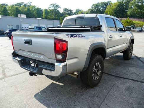 Used 2018 Toyota Tacoma TRD Off-Road RWD image 14