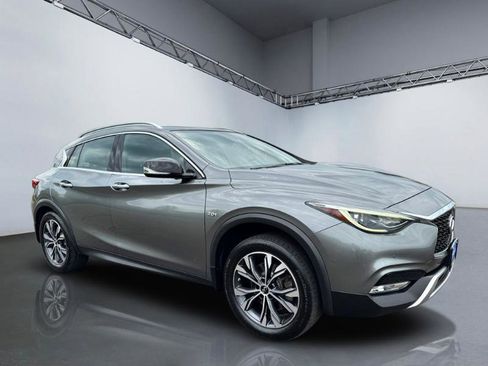 Used 2018 INFINITI QX30 Premium w/ Navigation Package AWD/4WD image 9