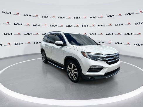 Used 2018 Honda Pilot Elite image 2