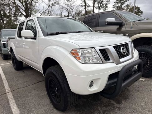 Used 2017 Nissan Frontier PRO-4X image 1
