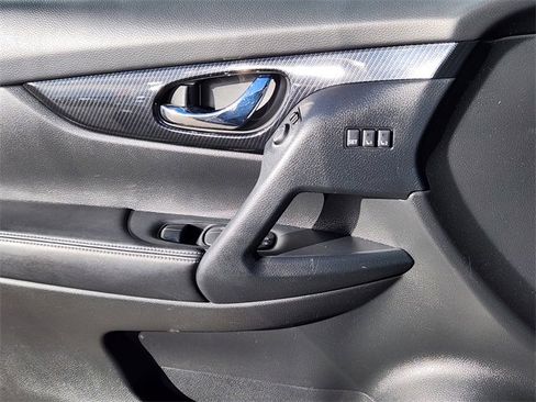 Used 2020 Nissan Rogue SL w/ Premium Package image 6