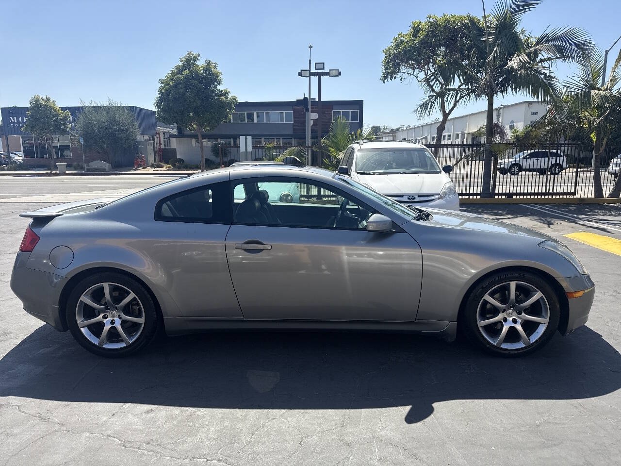 Used 2004 INFINITI G35 Coupe w/ Premium Pkg RWD image 6