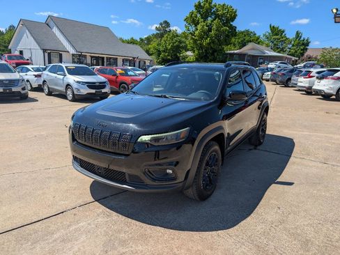Used 2022 Jeep Cherokee Latitude AWD/4WD image 5