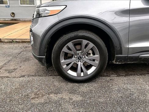 Used 2022 Ford Explorer XLT w/ Equipment Group 202A AWD/4WD image 4