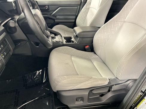 Used 2025 Toyota Tacoma SR5 image 21