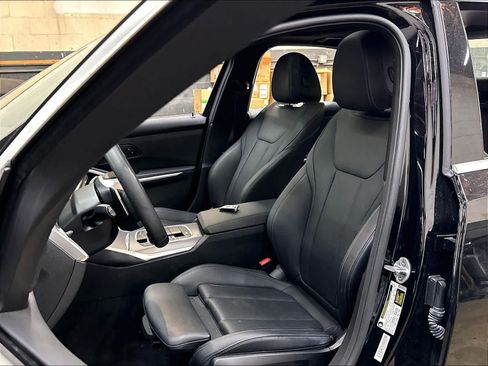 Used 2025 BMW 330i Sedan w/ Convenience Package RWD image 27