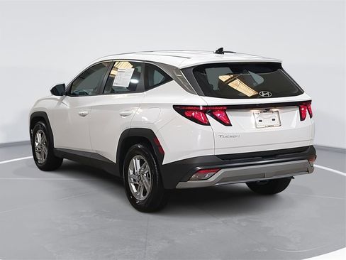 Certified 2025 Hyundai Tucson SE image 7