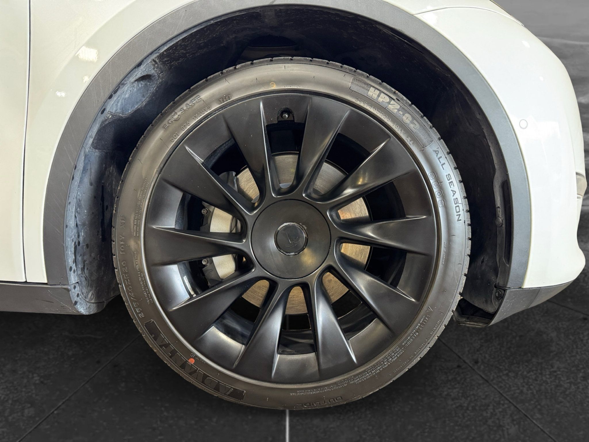 Used 2022 Tesla Model Y Long Range AWD/4WD image 35