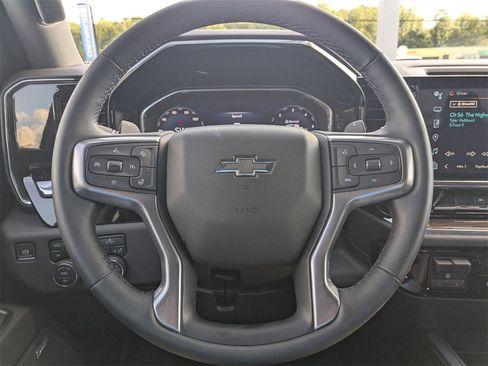 Used 2025 Chevrolet Silverado 1500 LT Trail Boss w/ Convenience Package II image 18