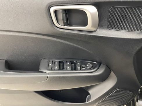 Used 2022 Hyundai Venue SEL image 12