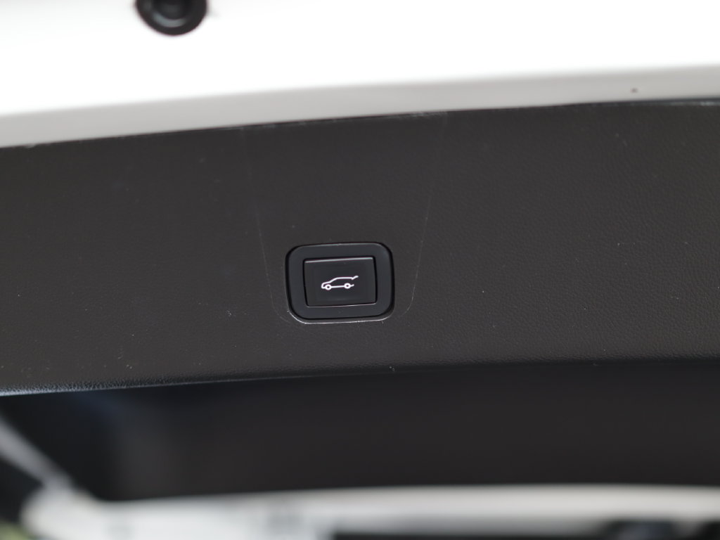 Used 2018 Chevrolet Traverse Premier w/ Redline Edition FWD image 34