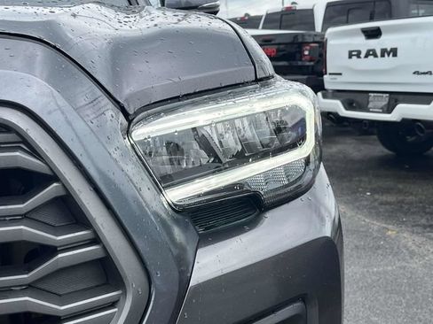 Used 2021 Toyota Tacoma TRD Off-Road w/ Technology Package AWD/4WD image 9