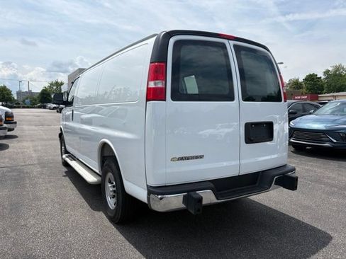 Used 2025 Chevrolet Express 2500 w/ Driver Convenience Package RWD image 3