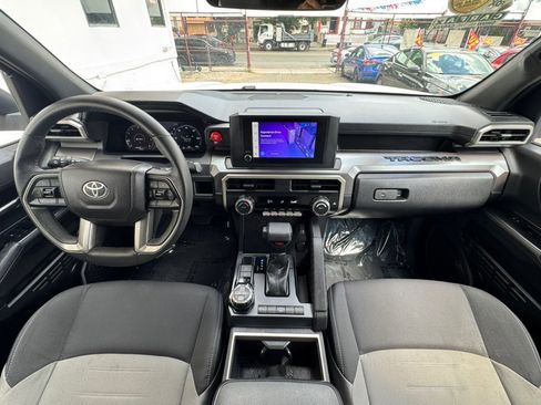 Used 2025 Toyota Tacoma TRD Off-Road AWD/4WD image 13