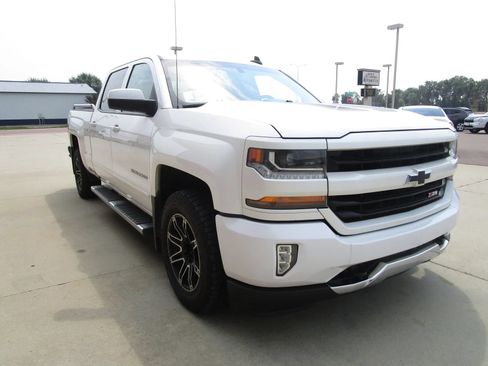 Used 2018 Chevrolet Silverado 1500 LT w/ All Star Edition AWD/4WD image 9