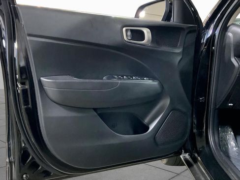Used 2022 Hyundai Venue SEL FWD image 22