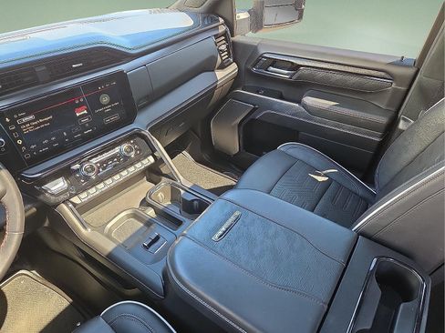 Used 2024 GMC Sierra 2500 AT4X AWD/4WD image 9