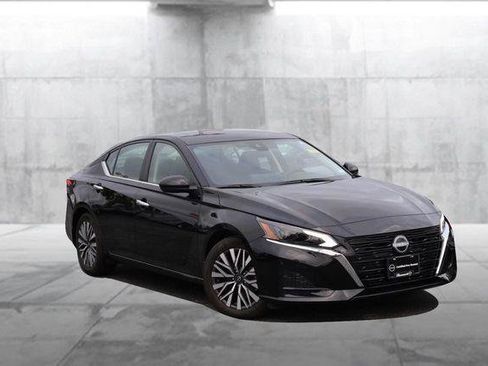 Certified 2025 Nissan Altima 2.5 SV w/ SV Premium Package FWD image 2