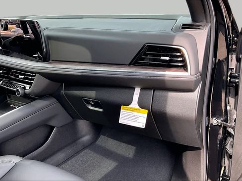 Used 2026 Chevrolet Tahoe Z71 w/ Comfort Package AWD/4WD image 19