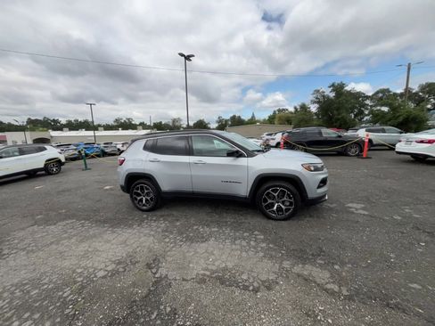 Used 2025 Jeep Compass Limited AWD/4WD image 16