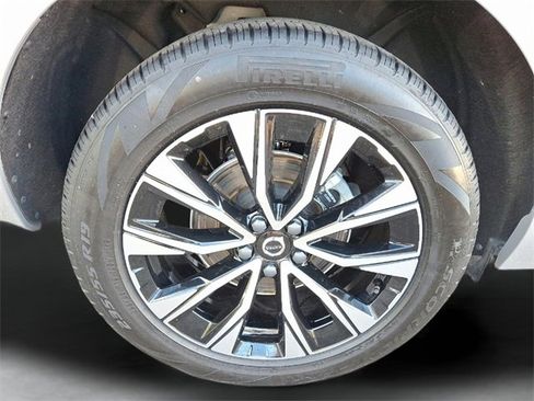 Certified 2025 Volvo XC60 B5 Plus image 7