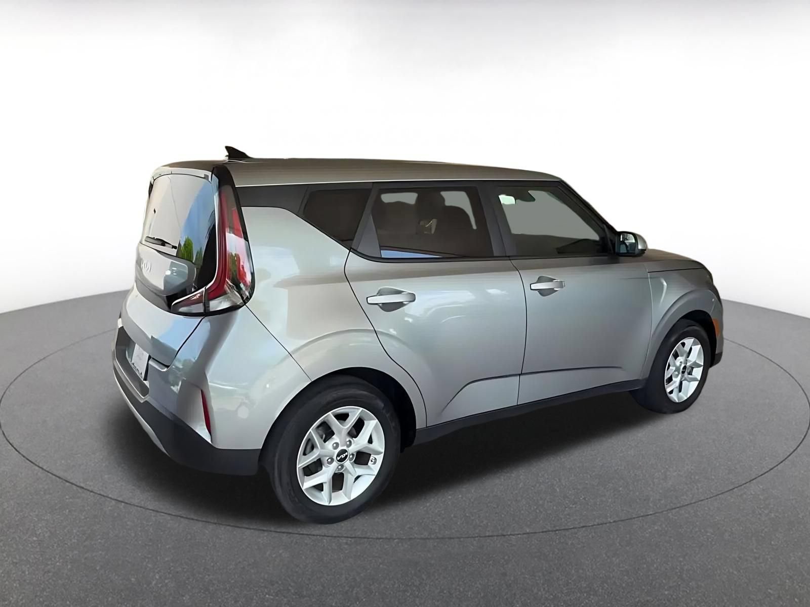 Used 2025 Kia Soul LX w/ LX Technology Package FWD image 14