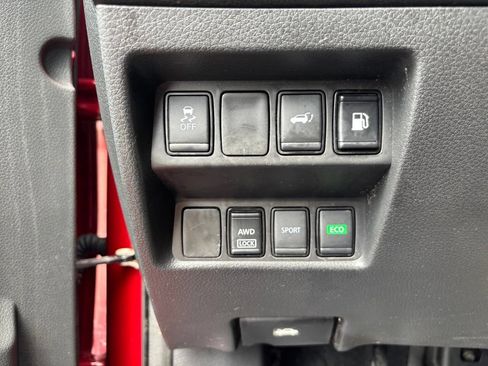 Used 2018 Nissan Rogue SV AWD/4WD image 39