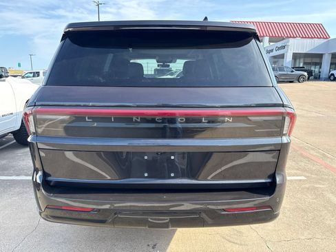 Used 2025 Lincoln Navigator Reserve AWD/4WD image 6