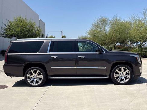 Used 2015 Cadillac Escalade ESV Premium AWD/4WD image 2