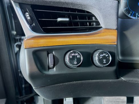 Used 2019 Cadillac Escalade ESV Luxury AWD/4WD image 10