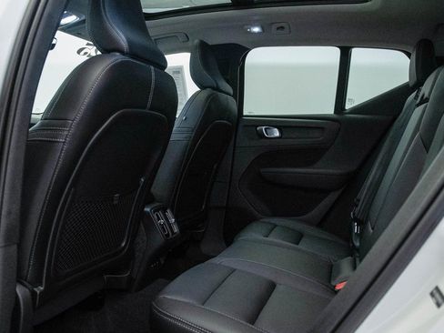 Certified 2025 Volvo XC40 B5 Plus w/ Climate Package image 19