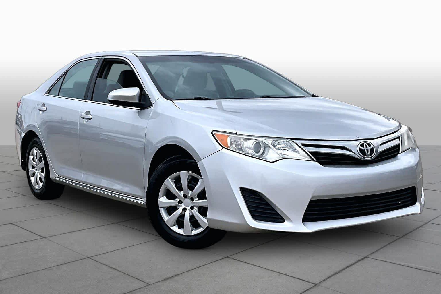 Used 2012 Toyota Camry LE FWD image 2