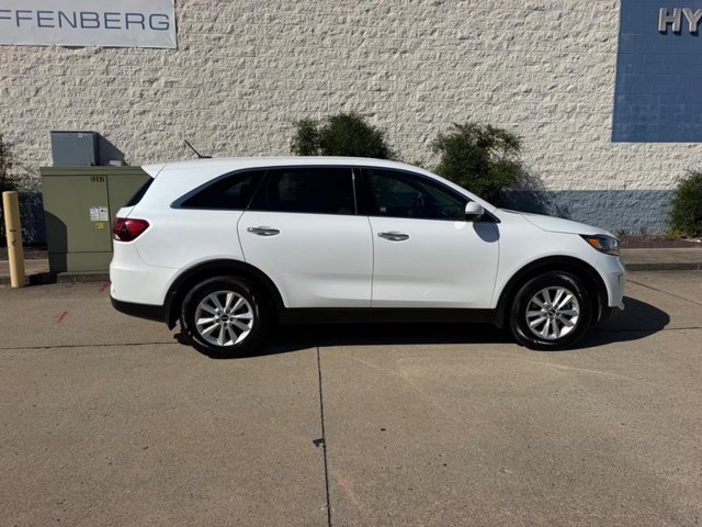 Used 2020 Kia Sorento LX FWD image 2