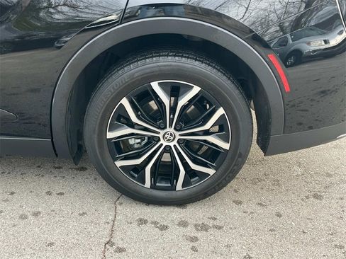 Used 2023 Toyota Crown XLE image 17