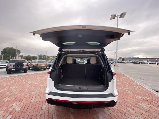Used 2024 Lincoln Navigator Premiere AWD/4WD image 34